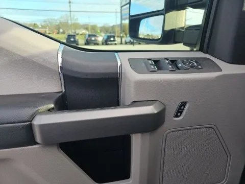 More photos of 2017 Ford F-250SD XLT at Lakeway Auto Sales, TN