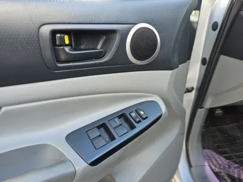 More photos of 2013 Toyota Tacoma PreRunner at Lakeway Auto Sales, TN