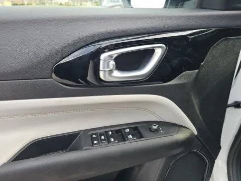 More photos of 2025 Jeep Compass Limited at Lakeway Auto Sales, TN