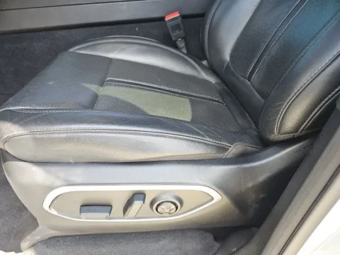 More photos of 2023 Jeep Wagoneer L Series III at Lakeway Auto Sales, TN