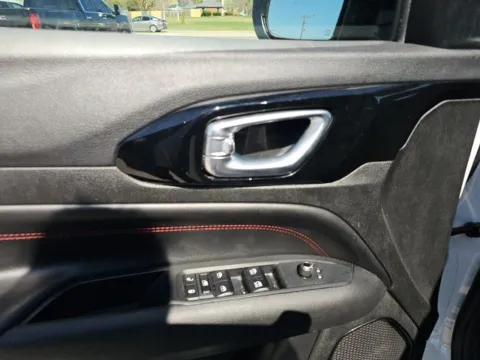 More photos of 2024 Jeep Compass Trailhawk at Lakeway Auto Sales, TN