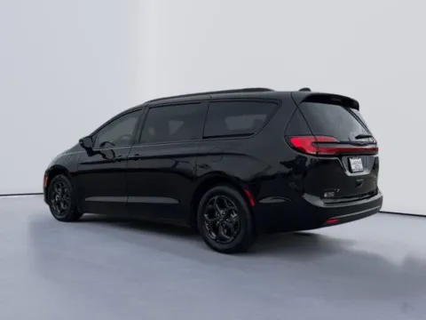 More photos of 2021 Chrysler Pacifica Hybrid Touring at Lakeway Auto Sales, TN