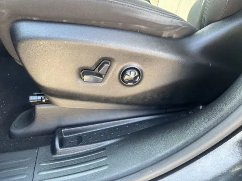 More photos of 2021 Chrysler Pacifica Hybrid Touring at Lakeway Auto Sales, TN