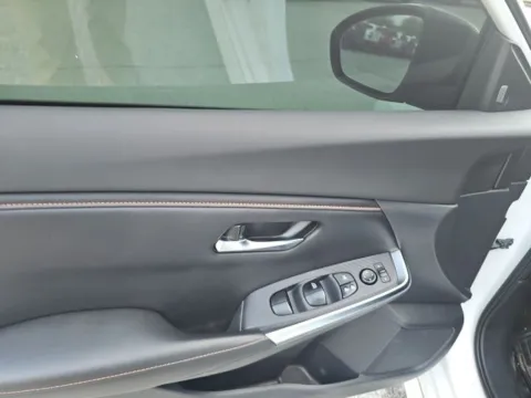 More photos of 2021 Nissan Sentra SR at Lakeway Auto Sales, TN