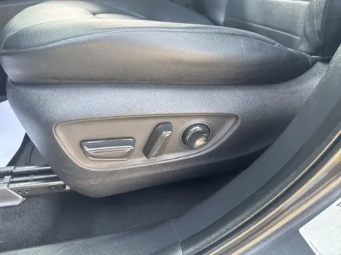 More photos of 2020 Toyota Highlander XLE at Lakeway Auto Sales, TN