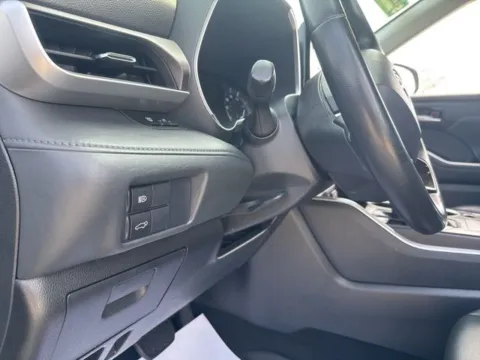 More photos of 2020 Toyota Highlander XLE at Lakeway Auto Sales, TN