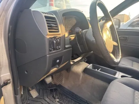 More photos of 2004 GMC Canyon SLE at Lakeway Auto Sales, TN