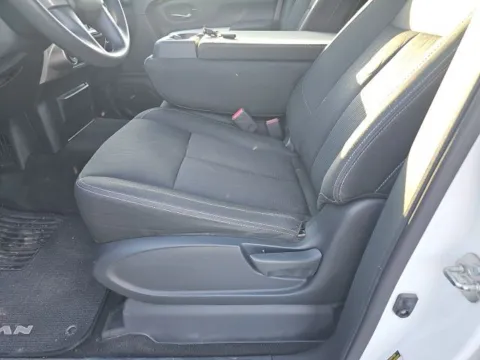 More photos of 2018 Nissan Titan SV at Lakeway Auto Sales, TN