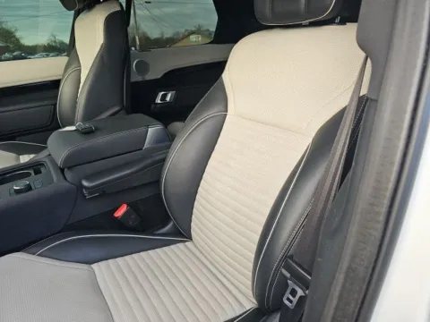 More photos of 2022 Land Rover Discovery S R-Dynamic at Lakeway Auto Sales, TN