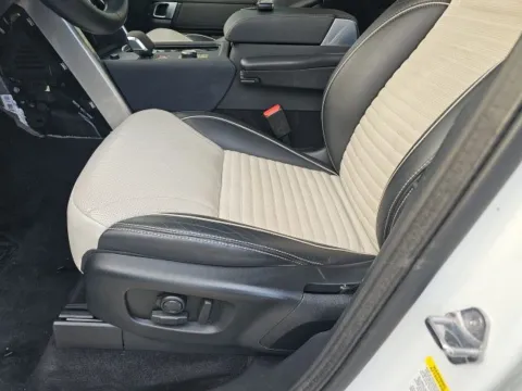 More photos of 2022 Land Rover Discovery S R-Dynamic at Lakeway Auto Sales, TN