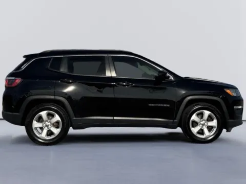 Photos of 2019 Jeep Compass Latitude for sale in Morristown, TN at Lakeway Auto Sales