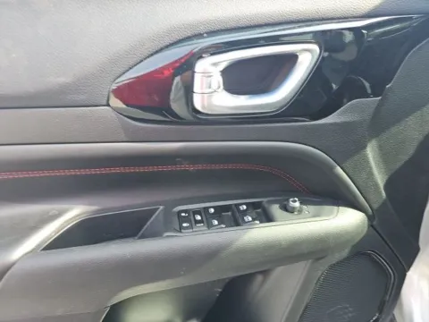 More photos of 2025 Jeep Compass Trailhawk at Lakeway Auto Sales, TN