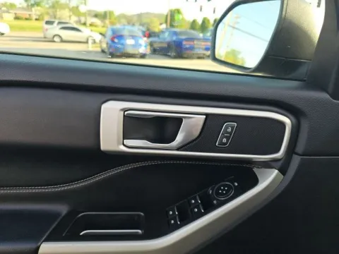 More photos of 2022 Ford Explorer XLT at Lakeway Auto Sales, TN