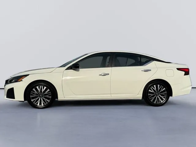 2025 Nissan Altima SV - Photo 6