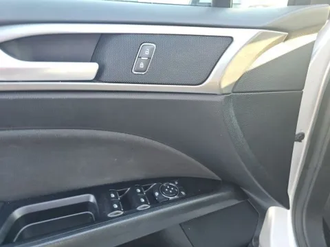 More photos of 2017 Ford Fusion SE at Lakeway Auto Sales, TN