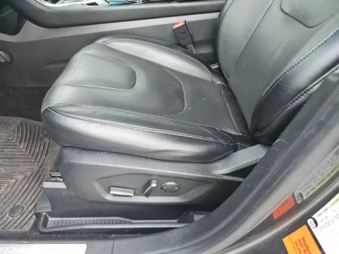 More photos of 2018 Ford Edge Titanium at Lakeway Auto Sales, TN