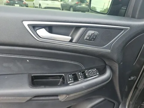 More photos of 2018 Ford Edge Titanium at Lakeway Auto Sales, TN