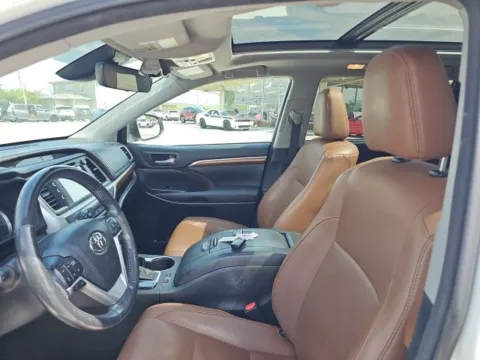 Another view of 2018 Toyota Highlander Limited Platinum for sale in Morristown, TN at Lakeway Auto Sales