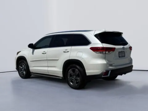 More photos of 2018 Toyota Highlander Limited Platinum at Lakeway Auto Sales, TN