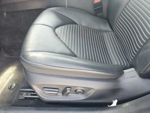 More photos of 2022 Toyota Camry SE at Lakeway Auto Sales, TN