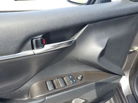 More photos of 2021 Toyota Camry SE at Lakeway Auto Sales, TN