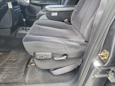 More photos of 2004 Dodge Ram 1500 SLT at Lakeway Auto Sales, TN