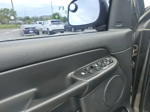 More photos of 2004 Dodge Ram 1500 SLT at Lakeway Auto Sales, TN