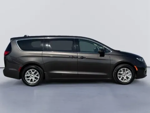 Photos of 2023 Chrysler Pacifica Touring L for sale in Morristown, TN at Lakeway Auto Sales