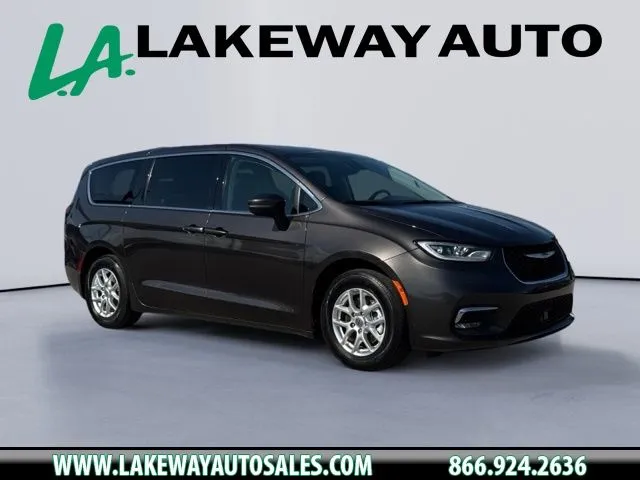 2023 Chrysler Pacifica Touring L's photo