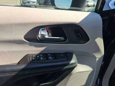 More photos of 2023 Chrysler Pacifica Touring L at Lakeway Auto Sales, TN