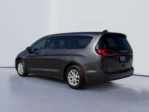 More photos of 2023 Chrysler Pacifica Touring L at Lakeway Auto Sales, TN