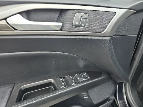 More photos of 2020 Ford Fusion Hybrid SEL at Lakeway Auto Sales, TN