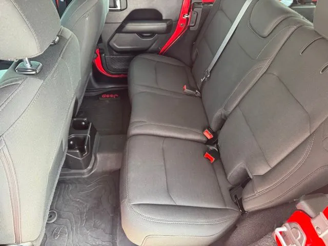 2020 Jeep Wrangler Unlimited Sahara - Photo 23