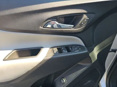 More photos of 2022 Chevrolet Equinox LT at Lakeway Auto Sales, TN