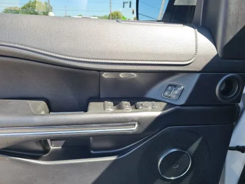 More photos of 2020 Ford Expedition XLT at Lakeway Auto Sales, TN