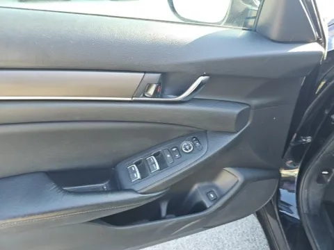 More photos of 2018 Honda Accord LX at Lakeway Auto Sales, TN