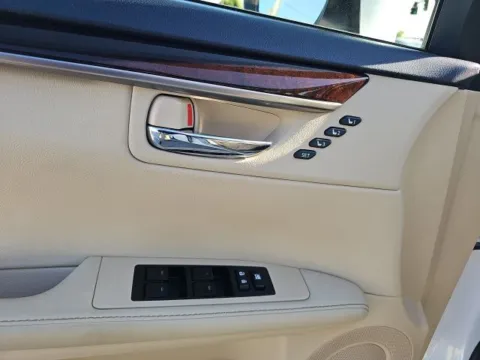 More photos of 2014 Lexus ES 350 at Lakeway Auto Sales, TN