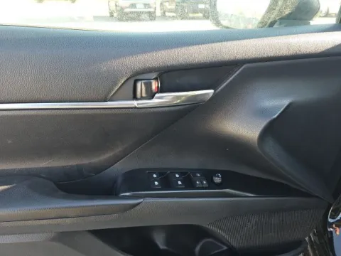 More photos of 2020 Toyota Camry LE at Lakeway Auto Sales, TN