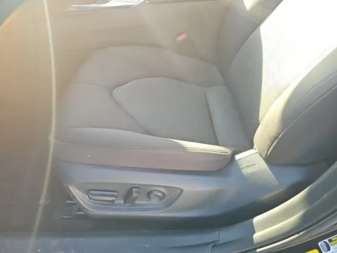 More photos of 2020 Toyota Camry LE at Lakeway Auto Sales, TN