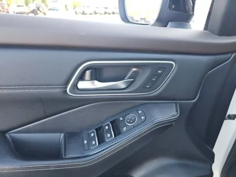 More photos of 2021 Nissan Rogue Platinum at Lakeway Auto Sales, TN