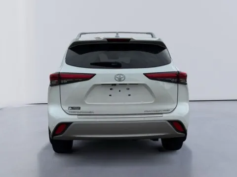 More photos of 2023 Toyota Highlander Platinum at Lakeway Auto Sales, TN