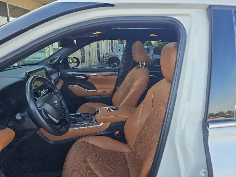 Another view of 2023 Toyota Highlander Platinum for sale in Morristown, TN at Lakeway Auto Sales