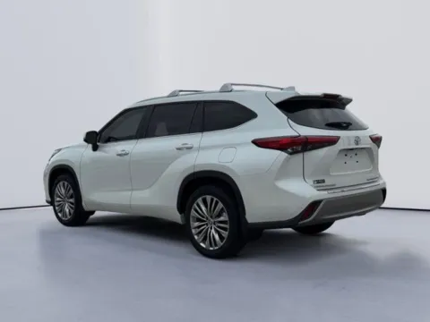 More photos of 2023 Toyota Highlander Platinum at Lakeway Auto Sales, TN