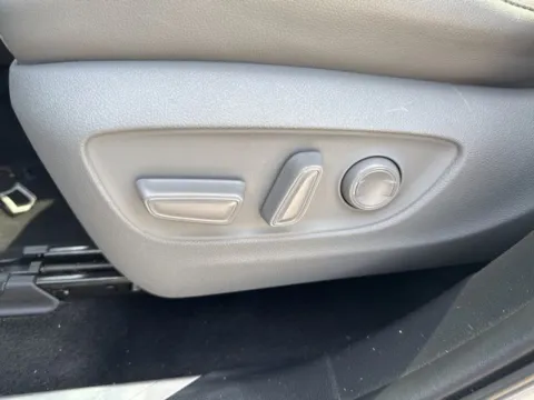 More photos of 2021 Toyota Highlander Hybrid Platinum at Lakeway Auto Sales, TN
