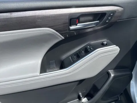 Another view of 2021 Toyota Highlander Hybrid Platinum for sale in Morristown, TN at Lakeway Auto Sales