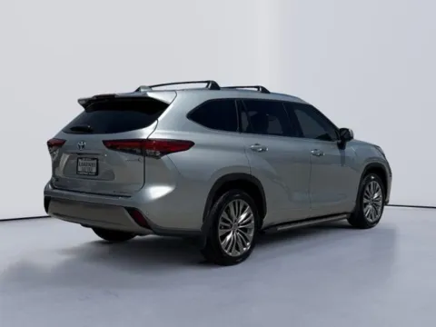 Another view of 2021 Toyota Highlander Hybrid Platinum for sale in Morristown, TN at Lakeway Auto Sales