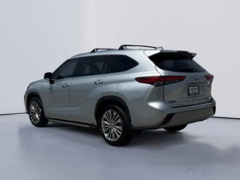 More photos of 2021 Toyota Highlander Hybrid Platinum at Lakeway Auto Sales, TN