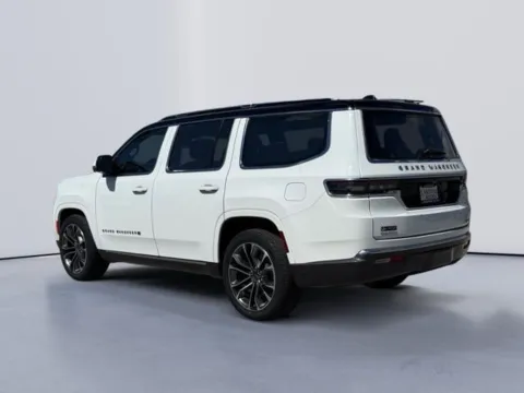 More photos of 2022 Jeep Grand Wagoneer Series III at Lakeway Auto Sales, TN