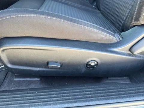 More photos of 2017 Dodge Challenger R/T at Lakeway Auto Sales, TN