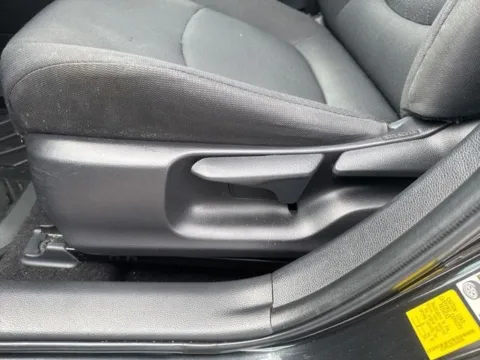 More photos of 2020 Toyota Corolla LE at Lakeway Auto Sales, TN